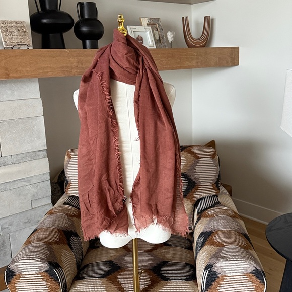 White House Black Market Beautiful Brown Scarf - Picture 3 of 6